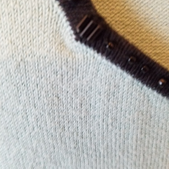 Ladies top - Picture 3 of 3